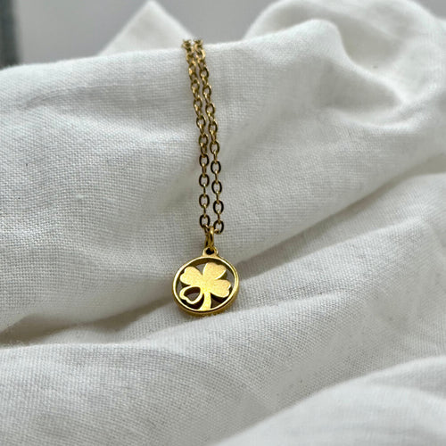 Lucky me ~ necklace with four-leaf clover