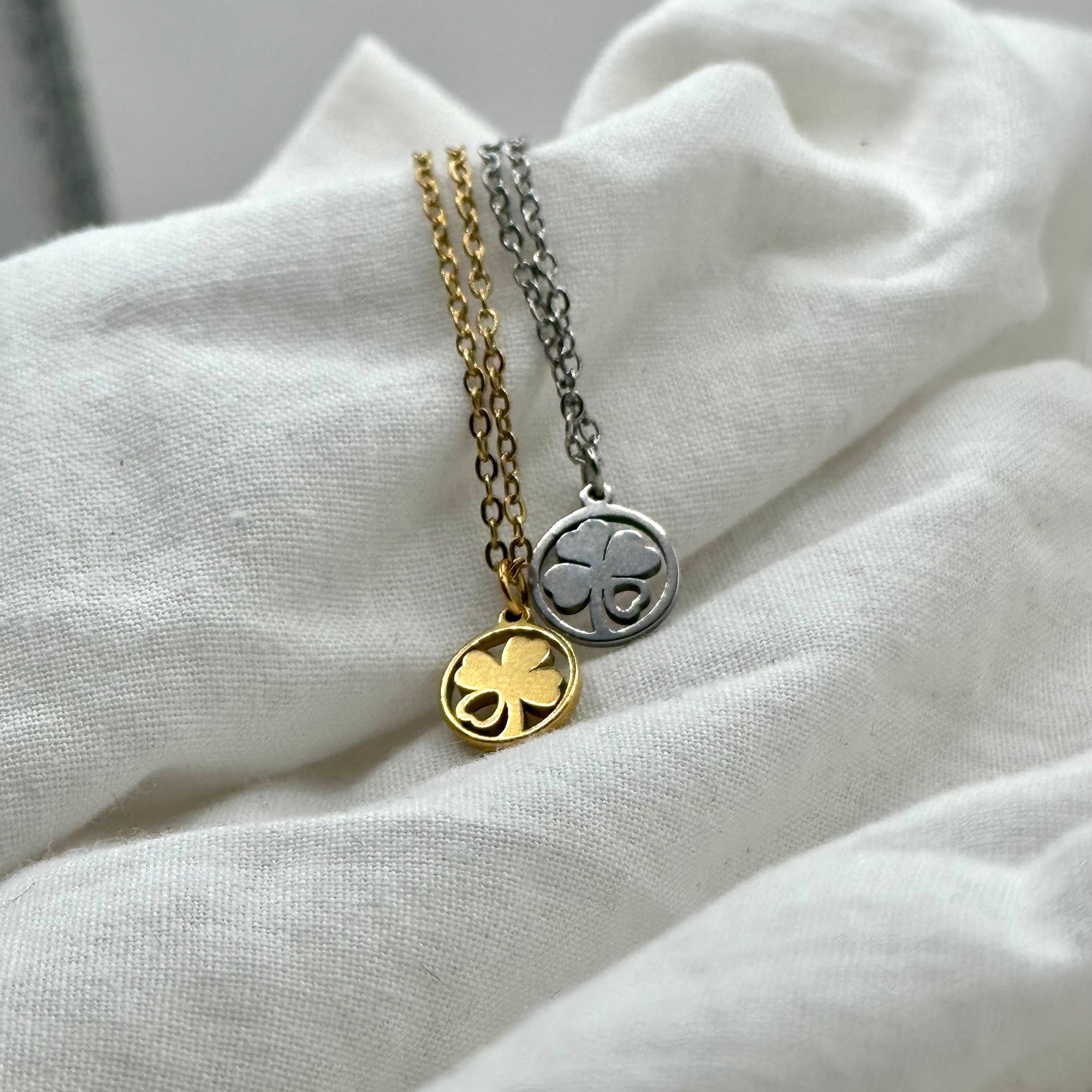 Lucky me ~ necklace with four-leaf clover