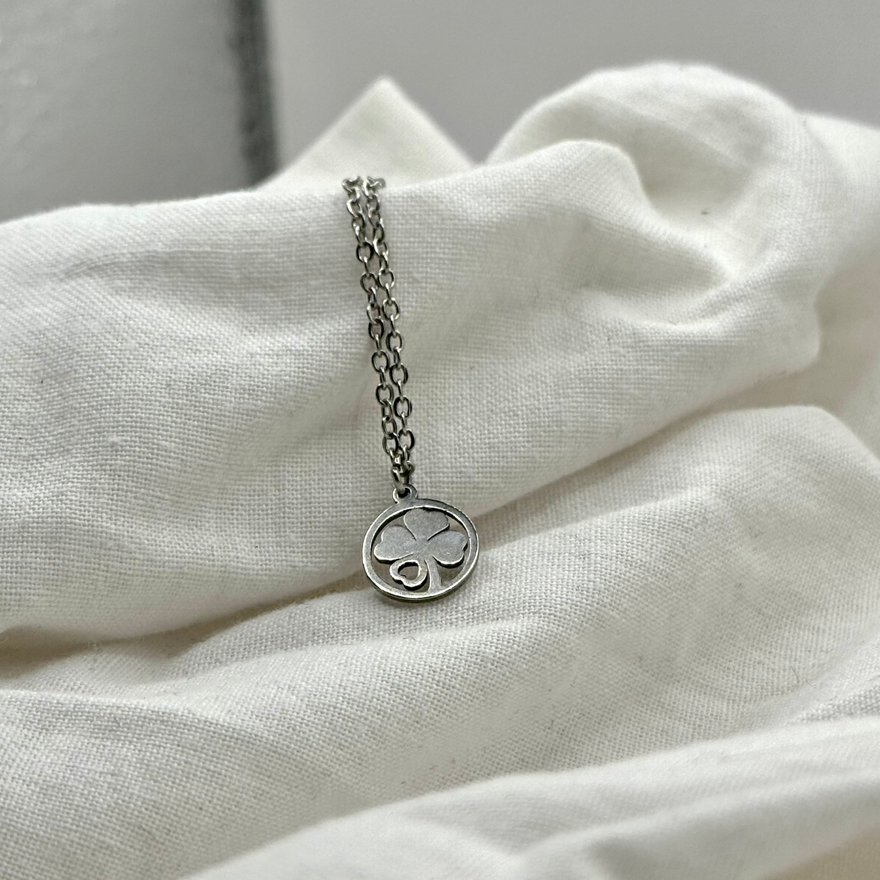 Lucky me ~ necklace with four-leaf clover