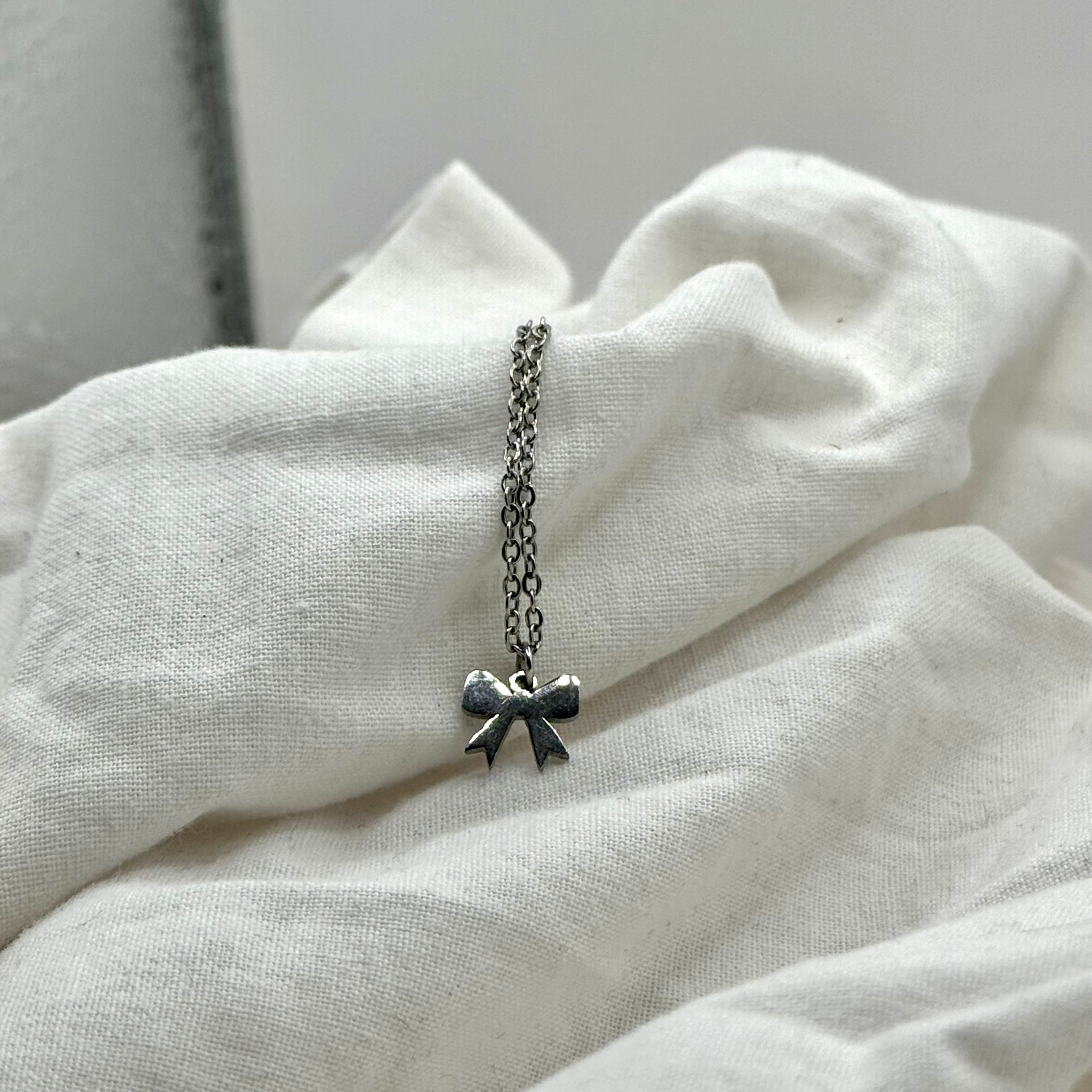 Elegance twist ~ Necklace with little bow tie