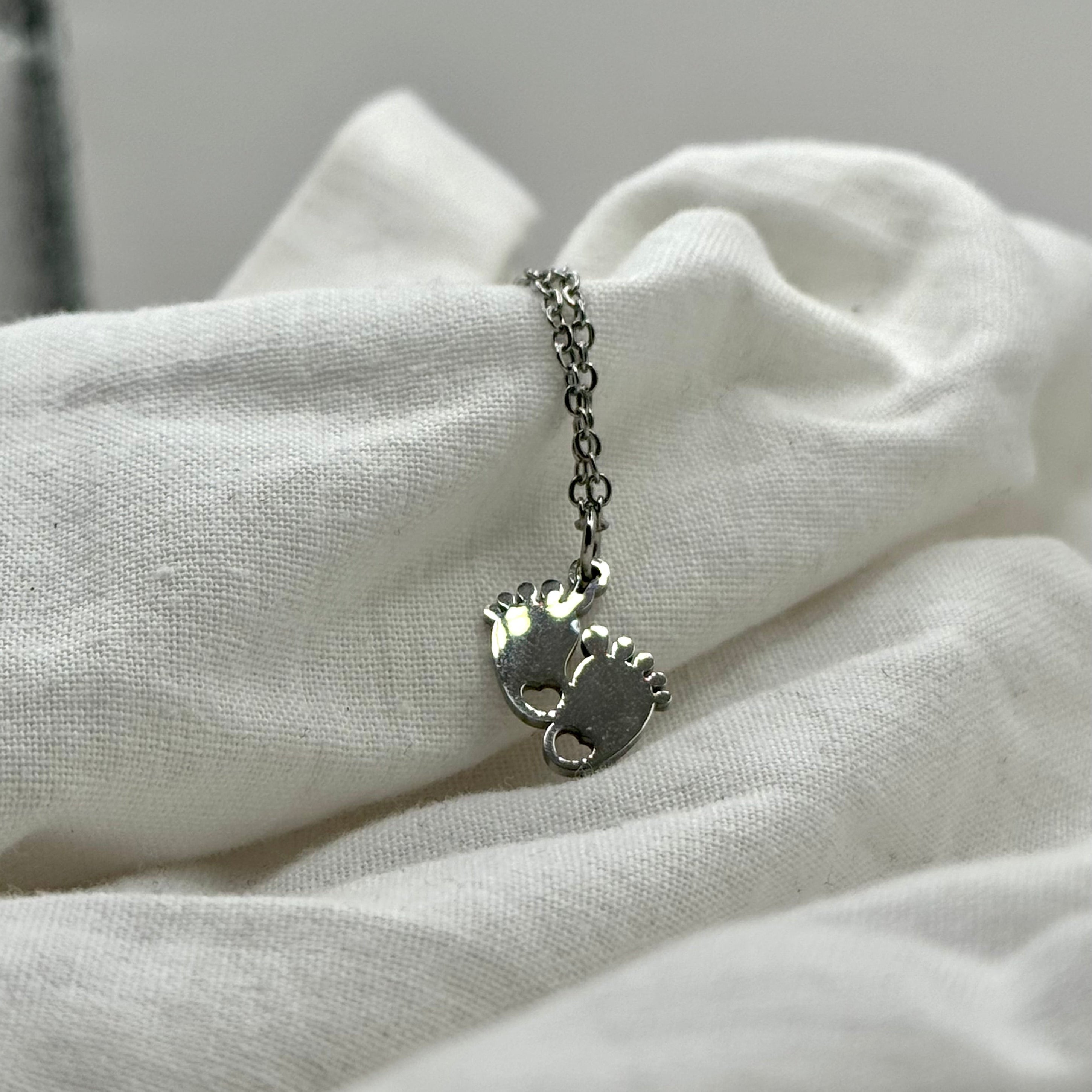 Everylight steps ~ necklace with baby feet