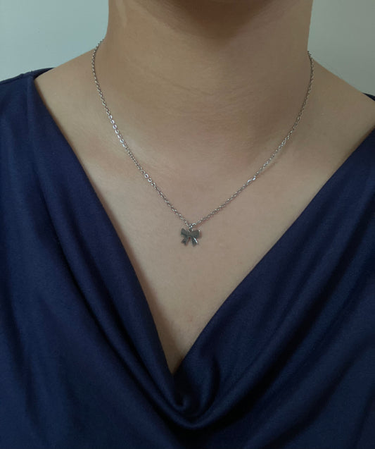 Elegance twist ~ necklace with bow tie